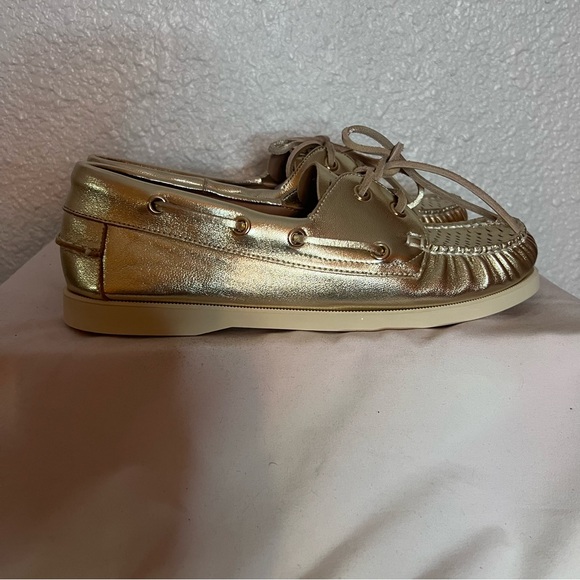 Steve Madden Gold Boat Shoes - Picture 3 of 5